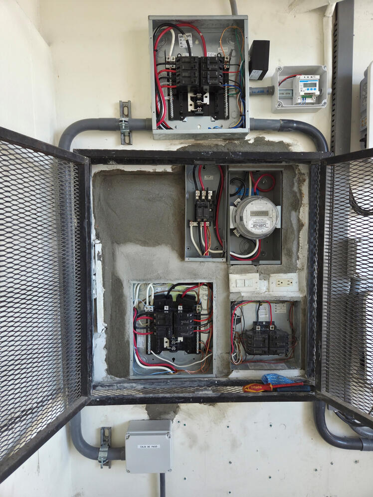 Sistema eléctrico residencial realizado por electricistas idóneos.